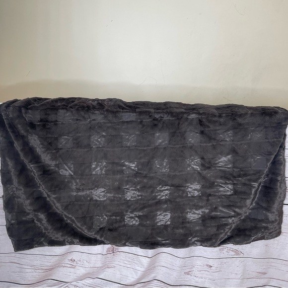 Berkshire Dark Brown Throw Blanket - Picture 5 of 11